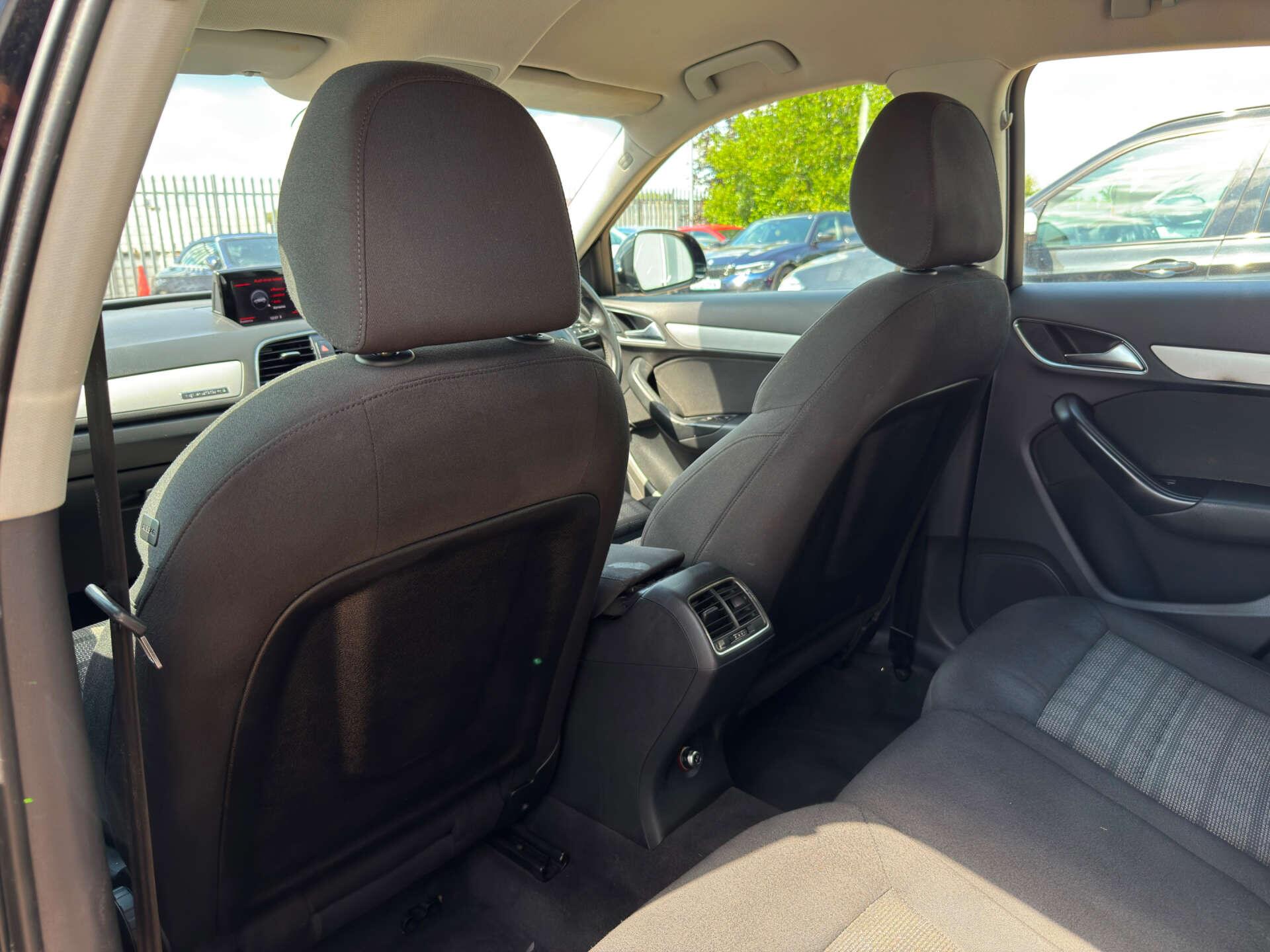Audi Q3 view 39