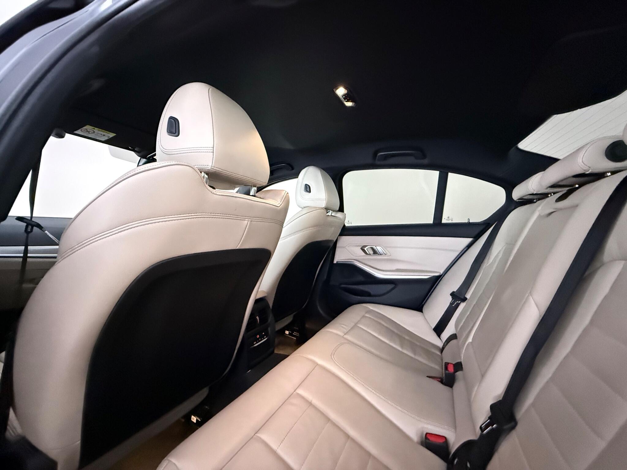 BMW 3 Series view 31