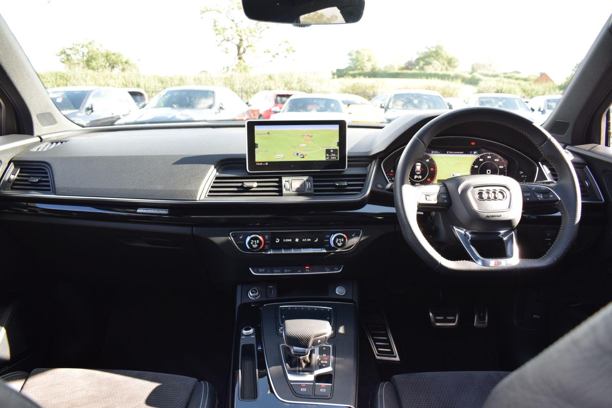 Audi Q5 view 25
