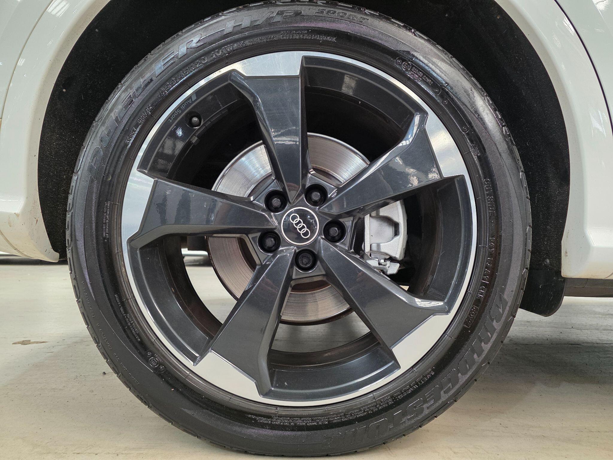 Audi Q5 view 34