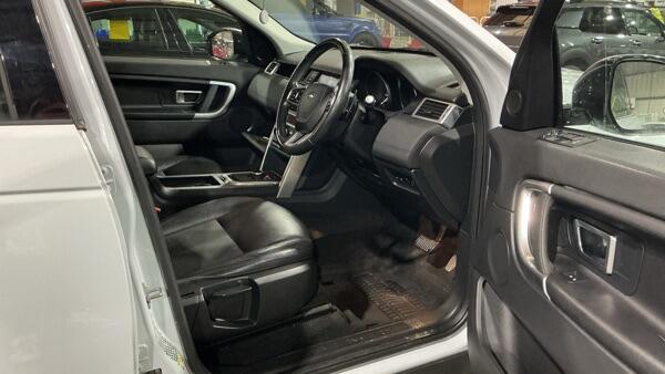 Land Rover Discovery Sport view 9