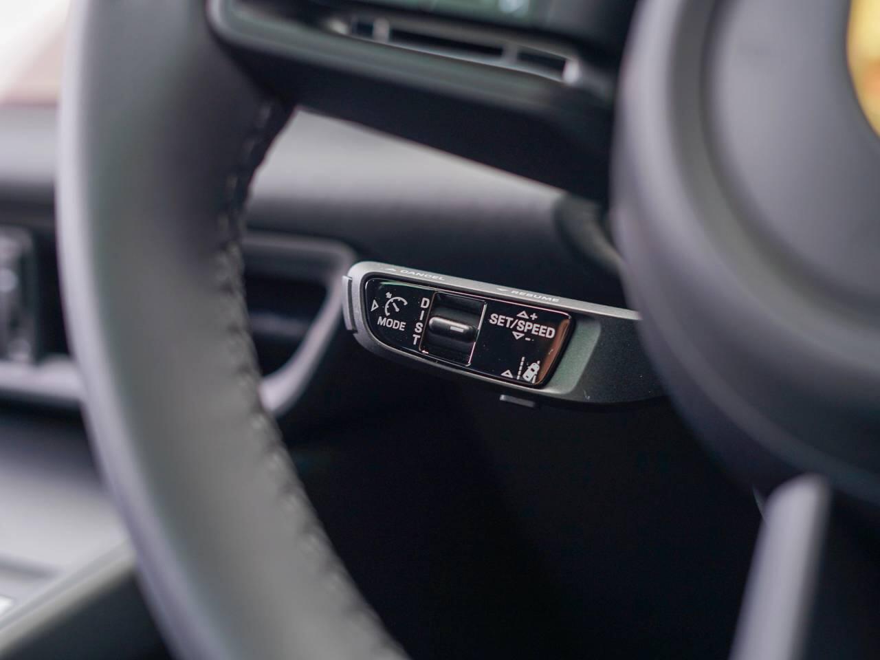 Porsche Macan view 31
