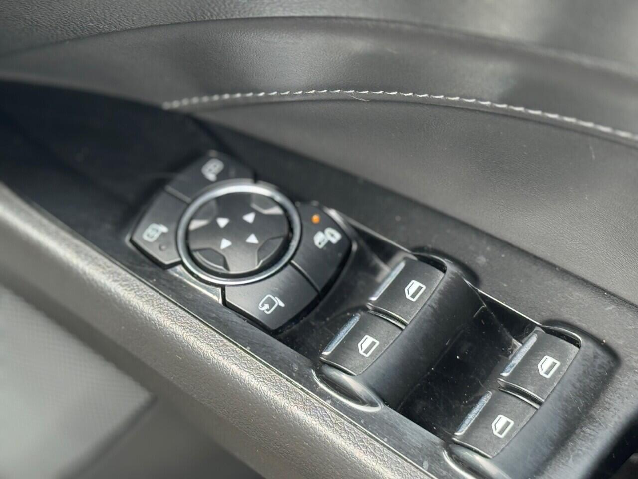 Ford Mondeo view 17
