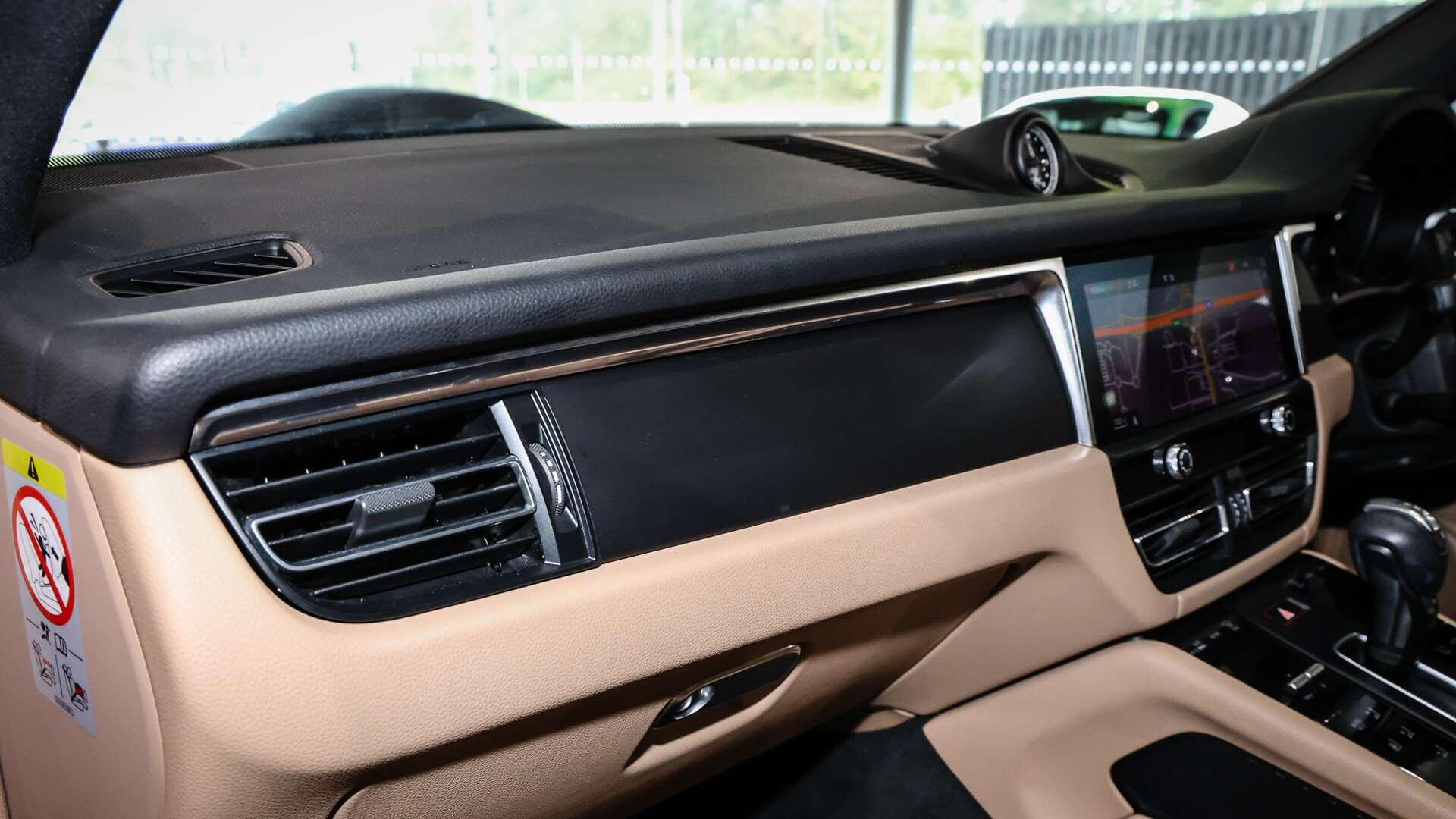 Porsche Macan view 17