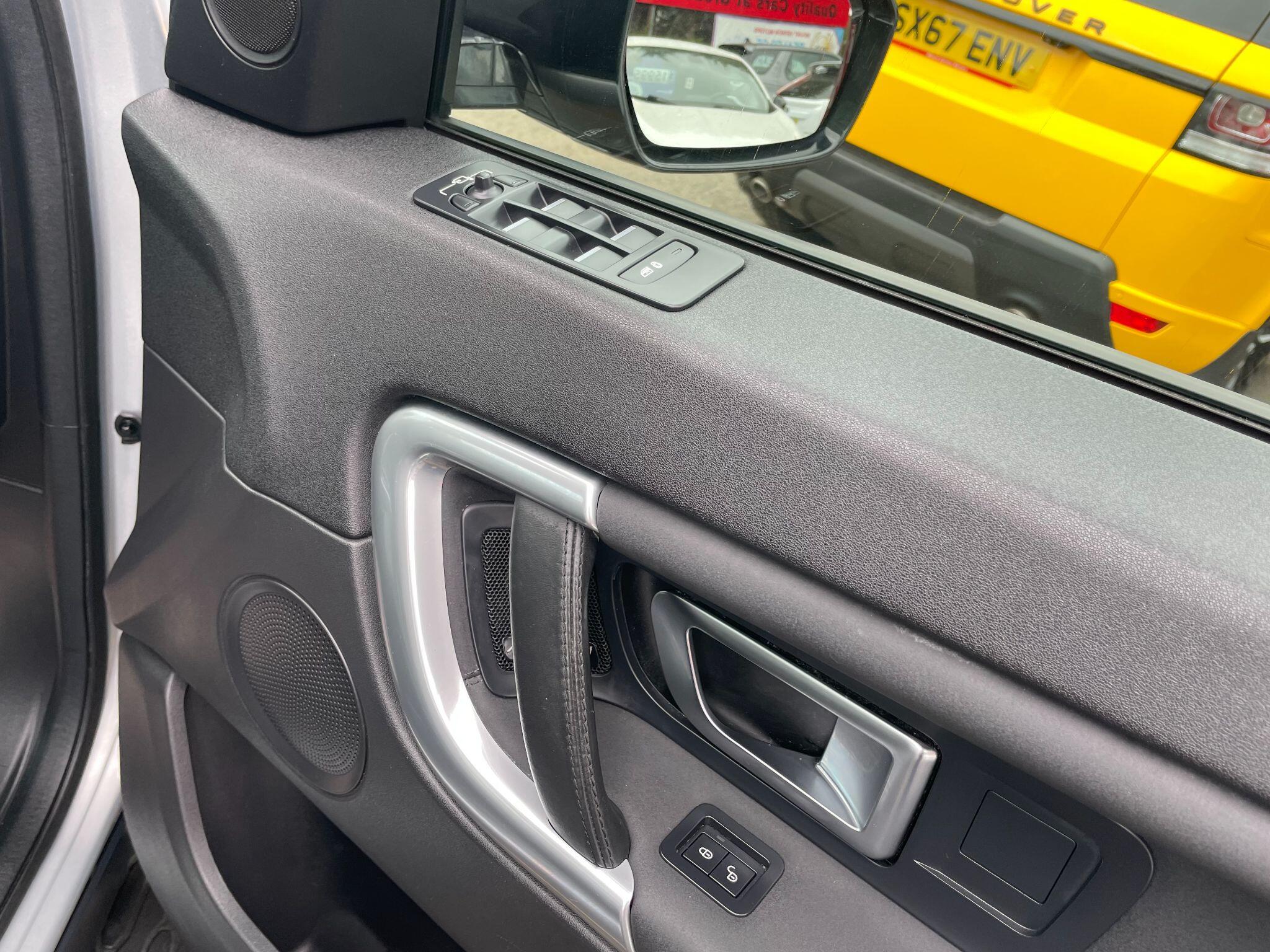 Land Rover Discovery Sport view 19