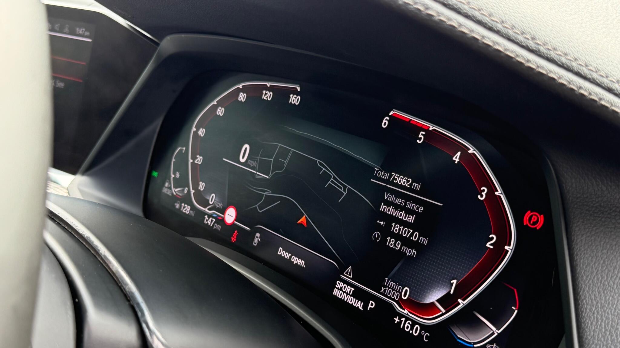BMW X6 view 25