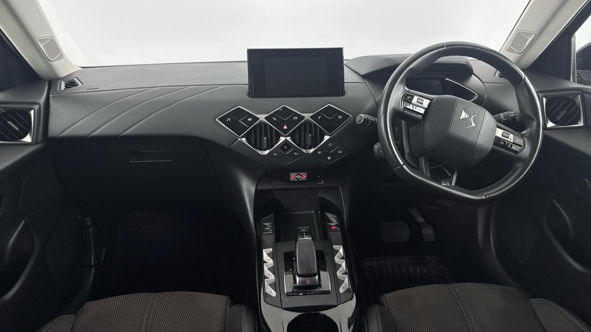 DS Automobiles DS 3 Crossback view 11