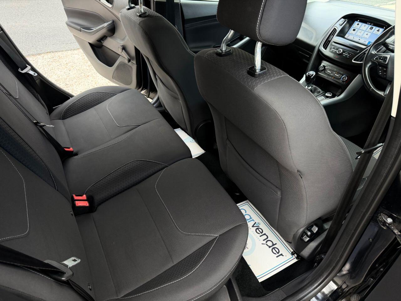 Ford Focus view 22