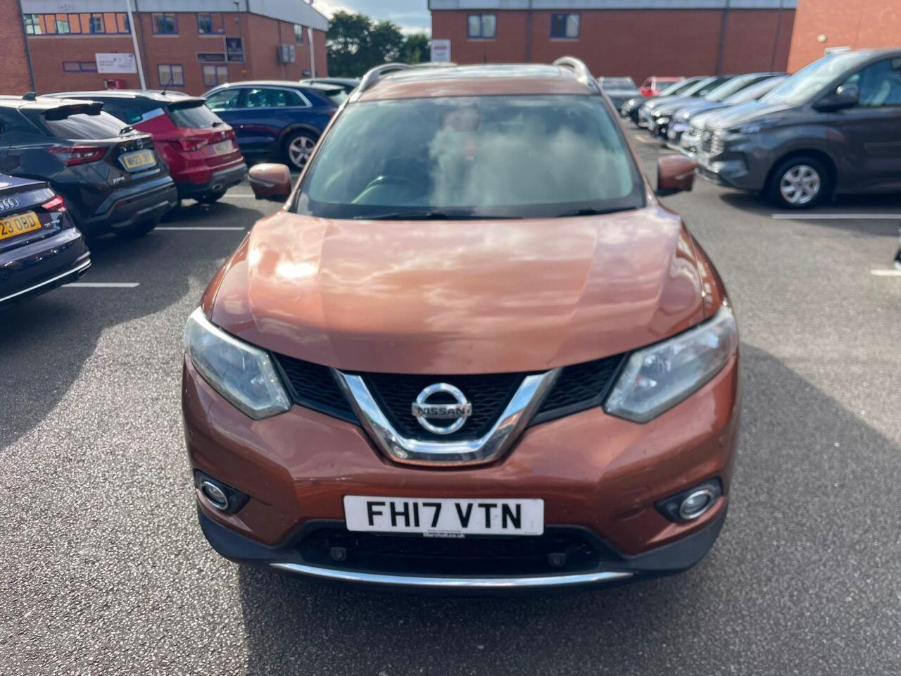 Nissan X-Trail view 3