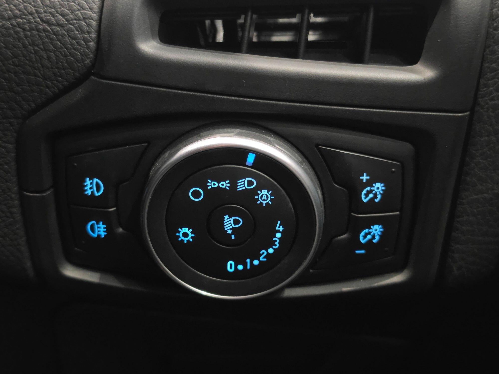 Ford Focus view 44