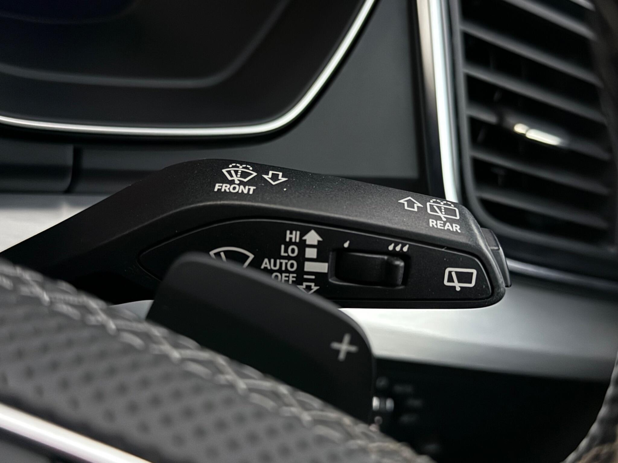 Audi Q5 view 16