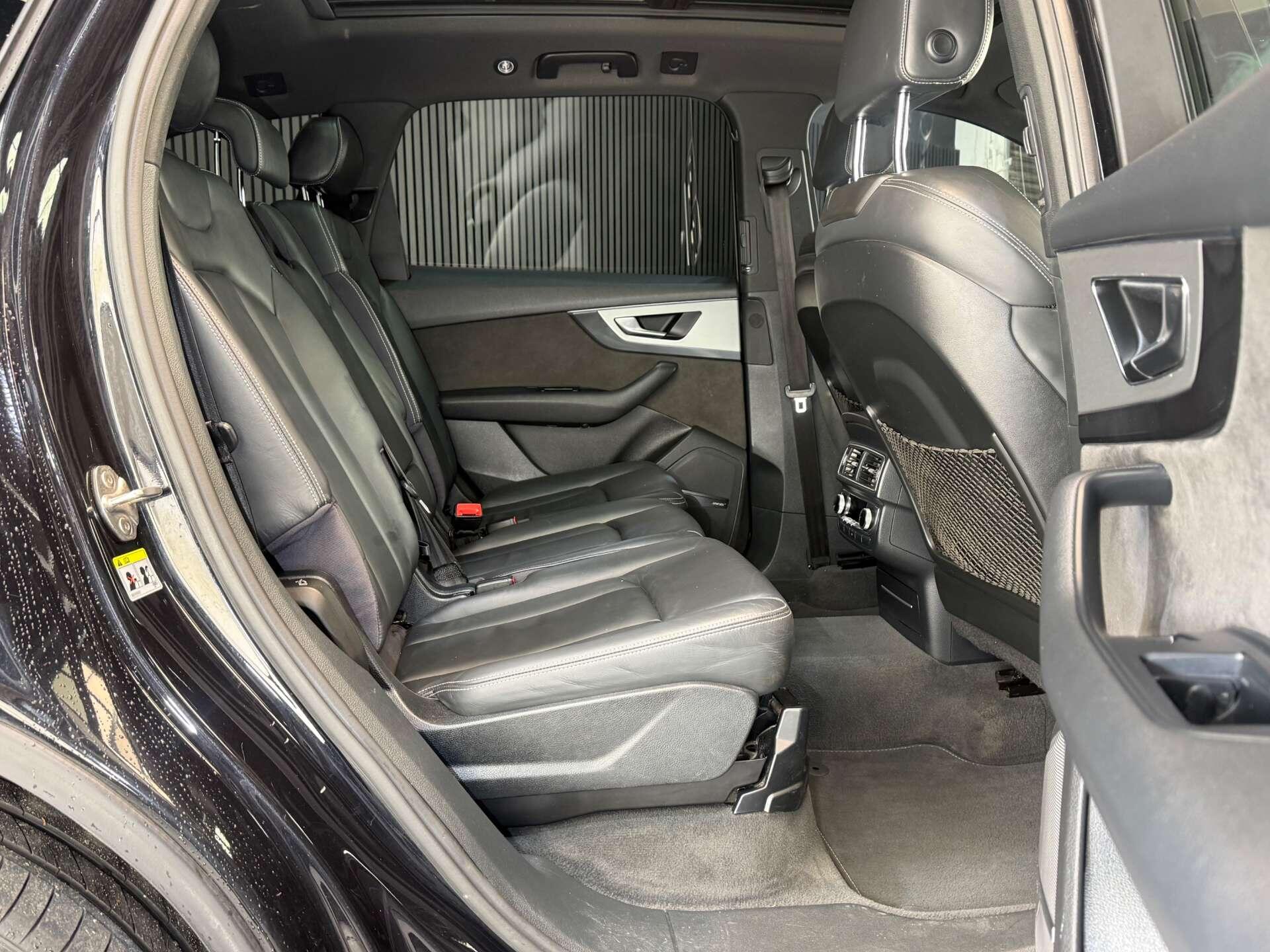 Audi Q7 view 19