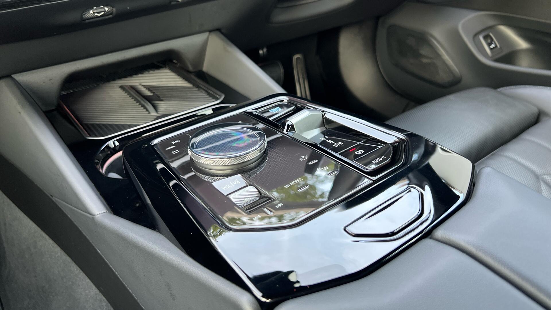 BMW i5 view 31