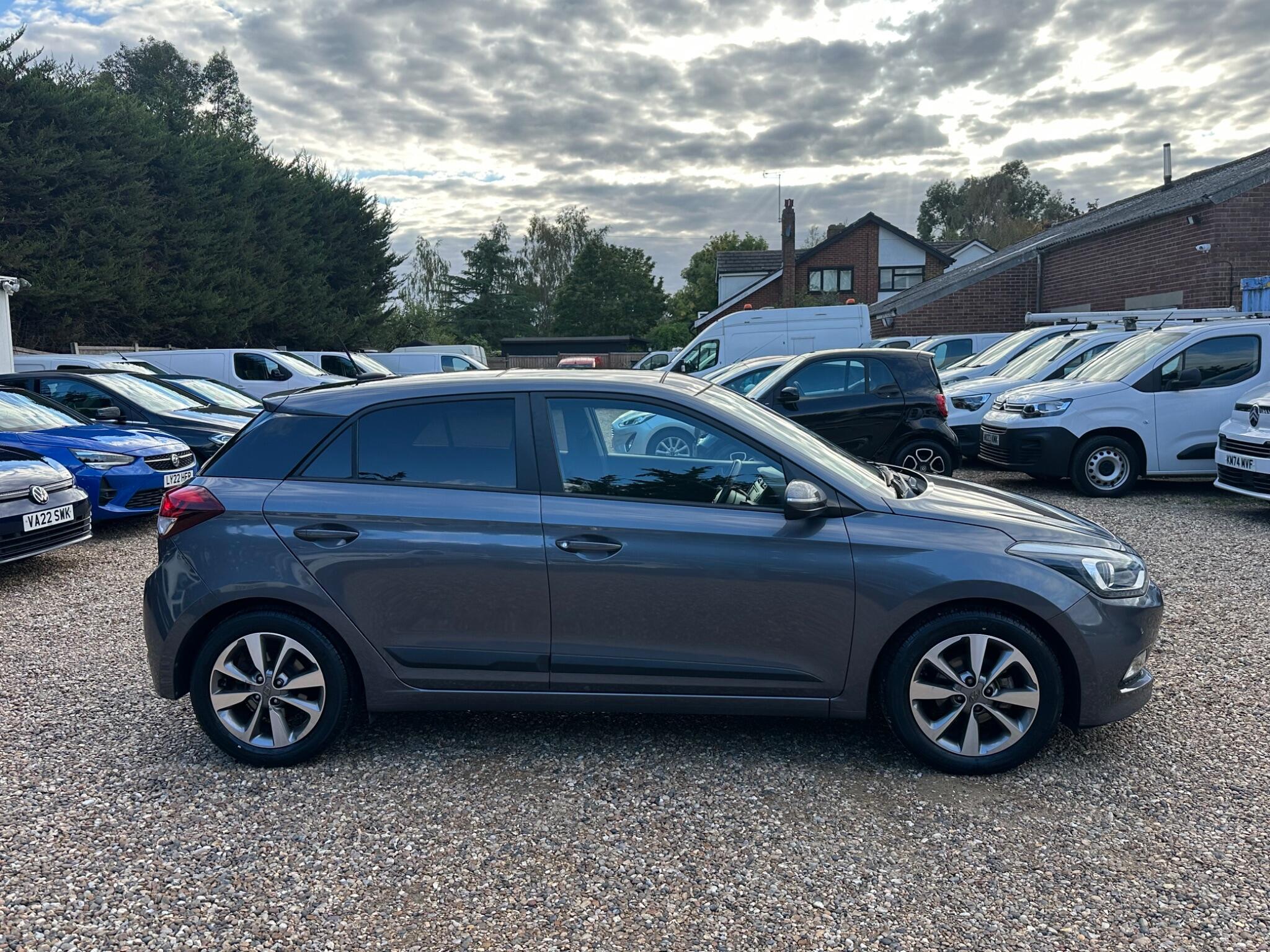 Hyundai i20 view 6