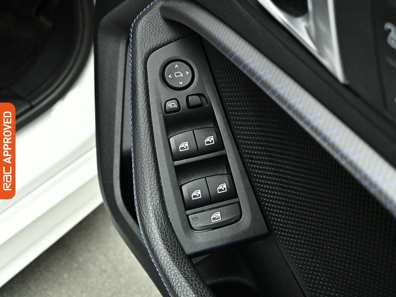 BMW 1 Series view 24