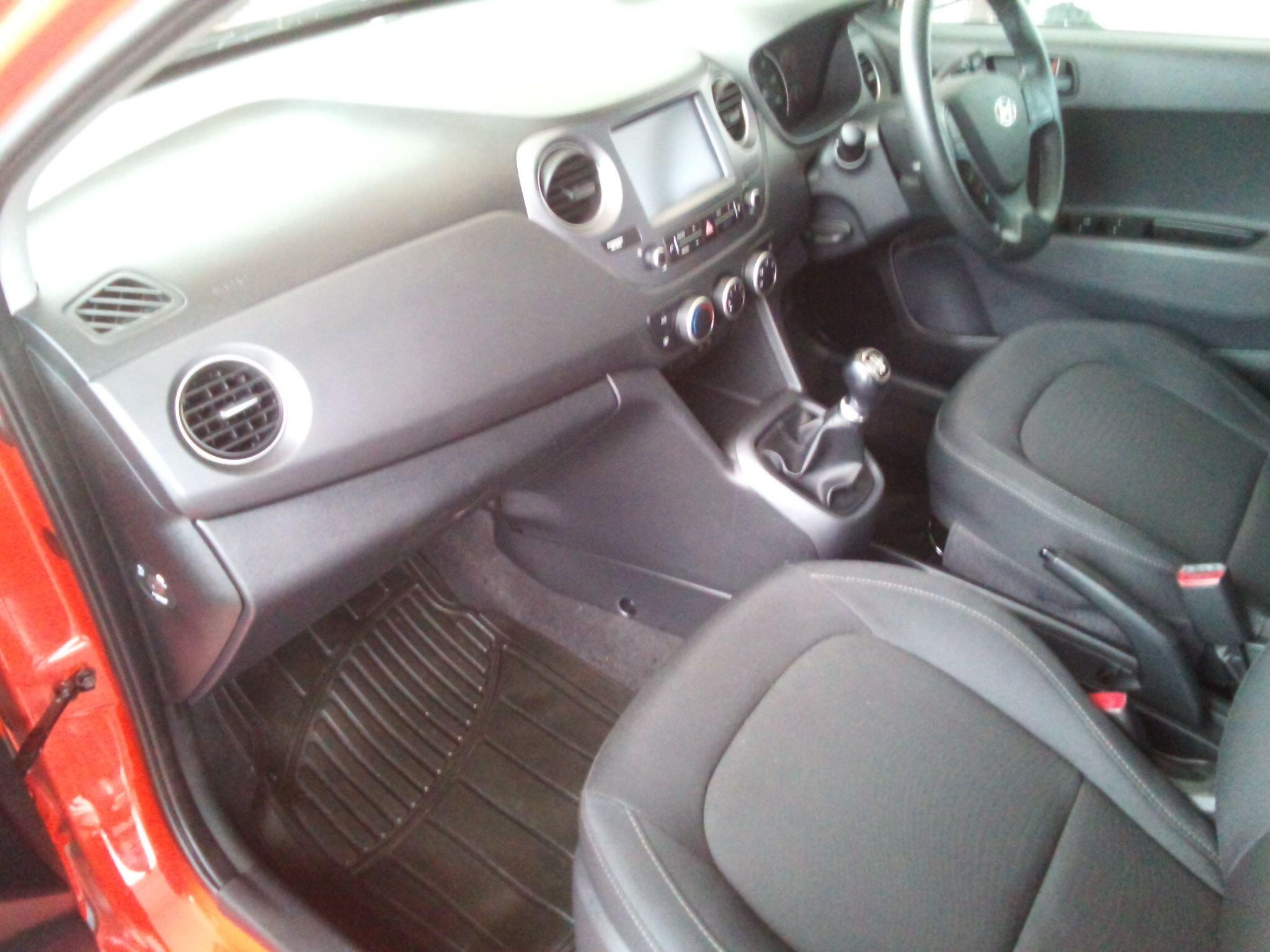 2020 Hyundai i10 1.0 Play Euro 6 5dr • 30,145 miles image 29