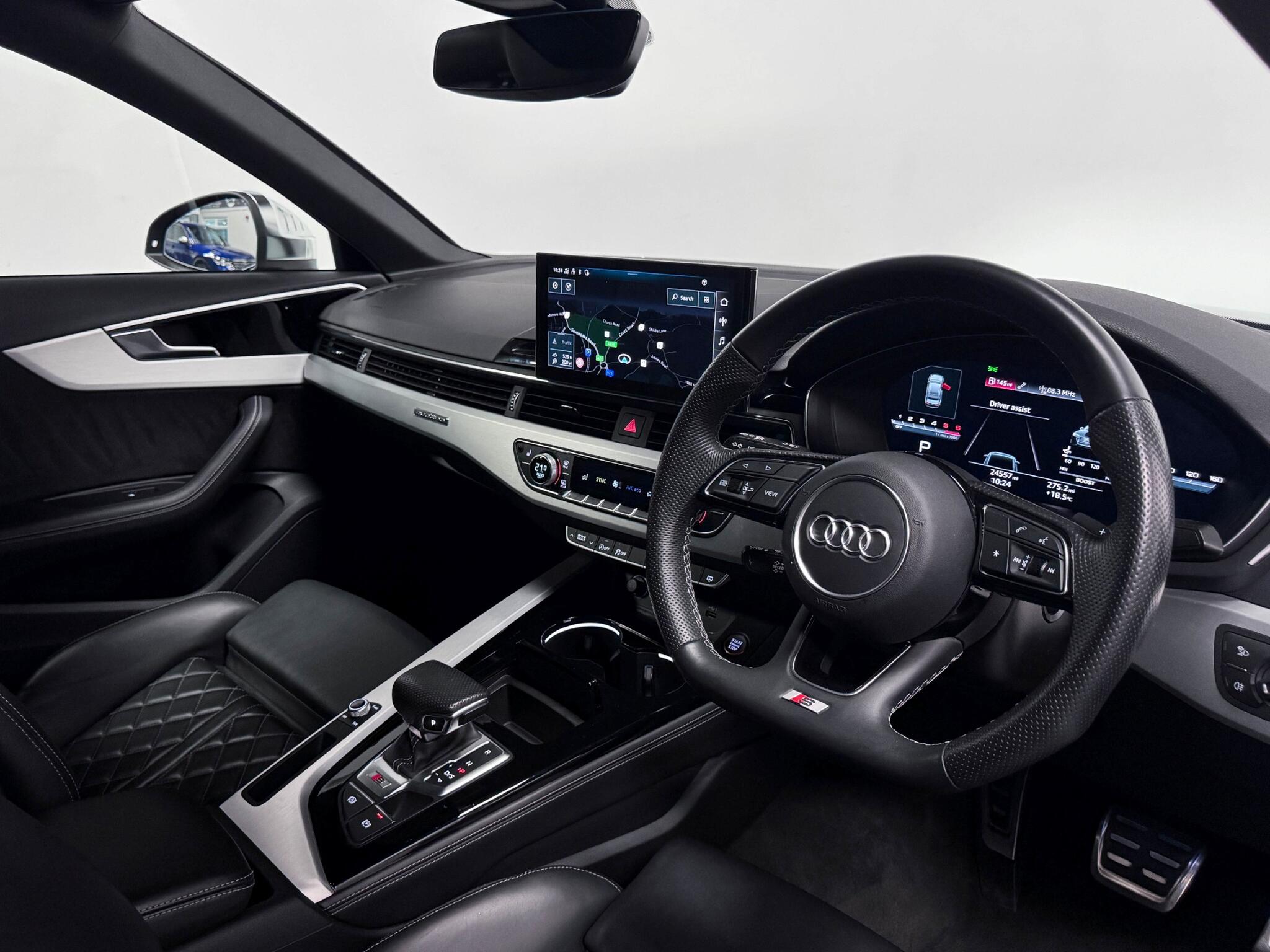Audi S4 view 23