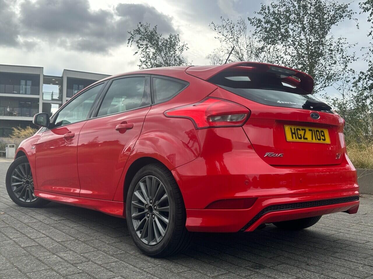 Ford Focus view 11