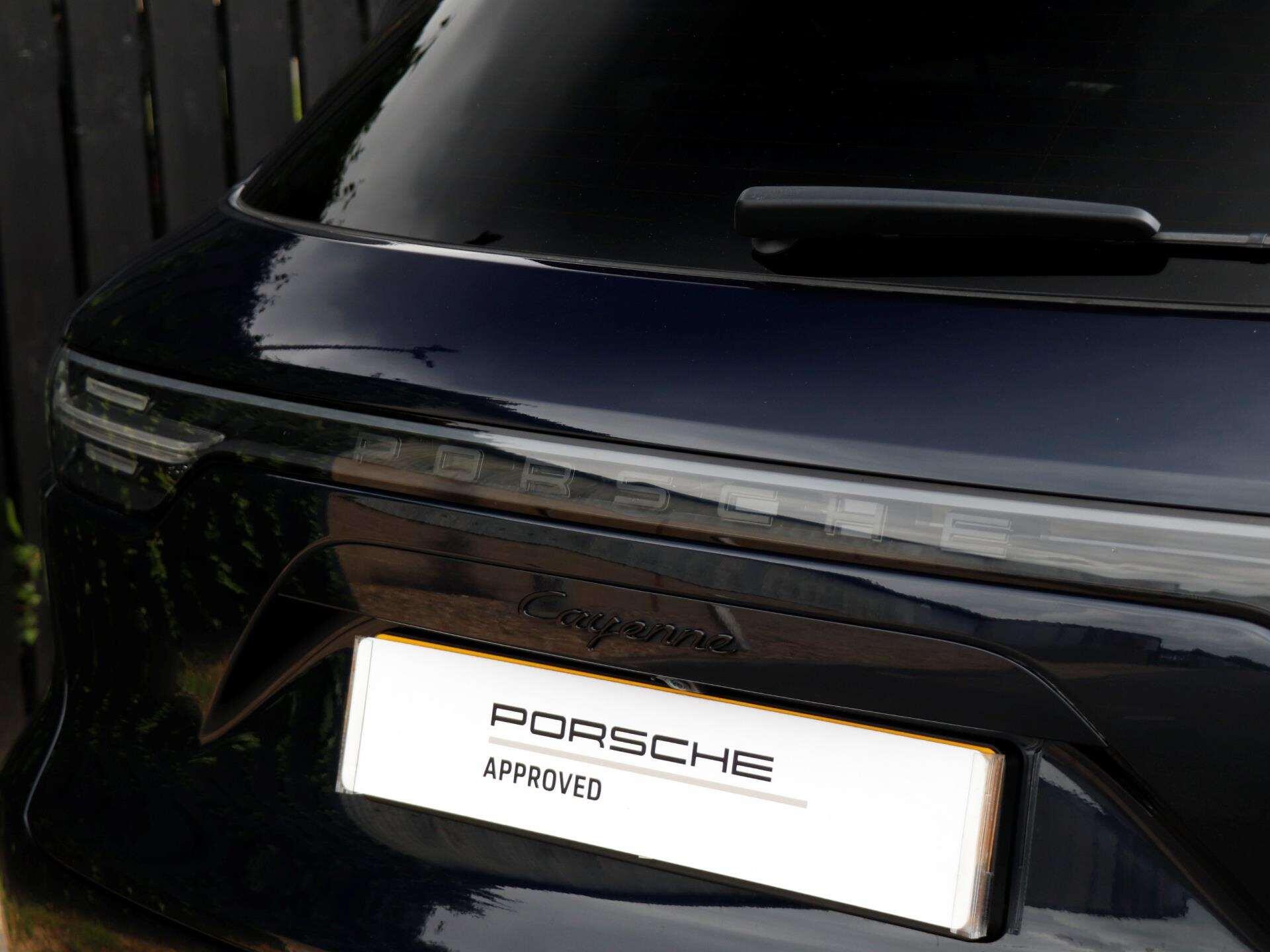 Porsche Cayenne view 30