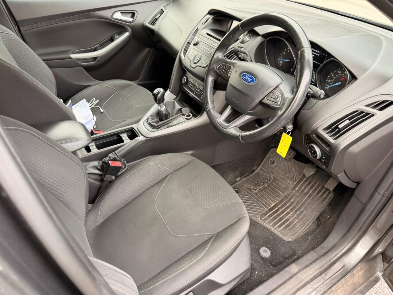 Ford Focus view 10