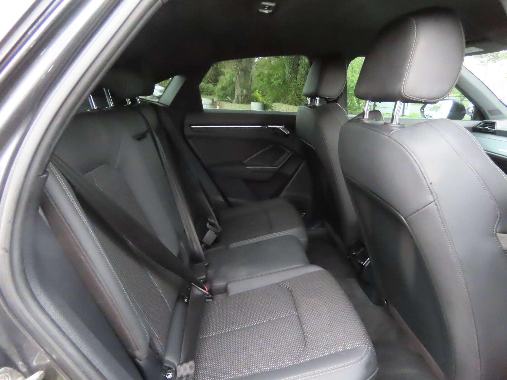 Audi Q3 view 9