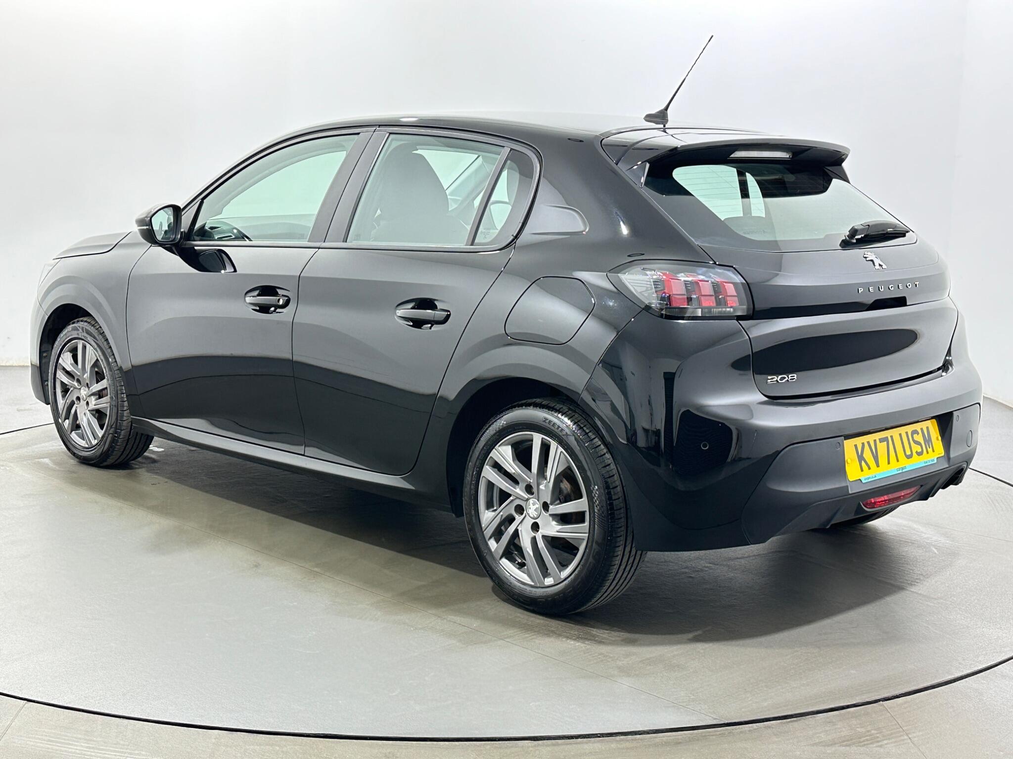 Peugeot 208 view 6