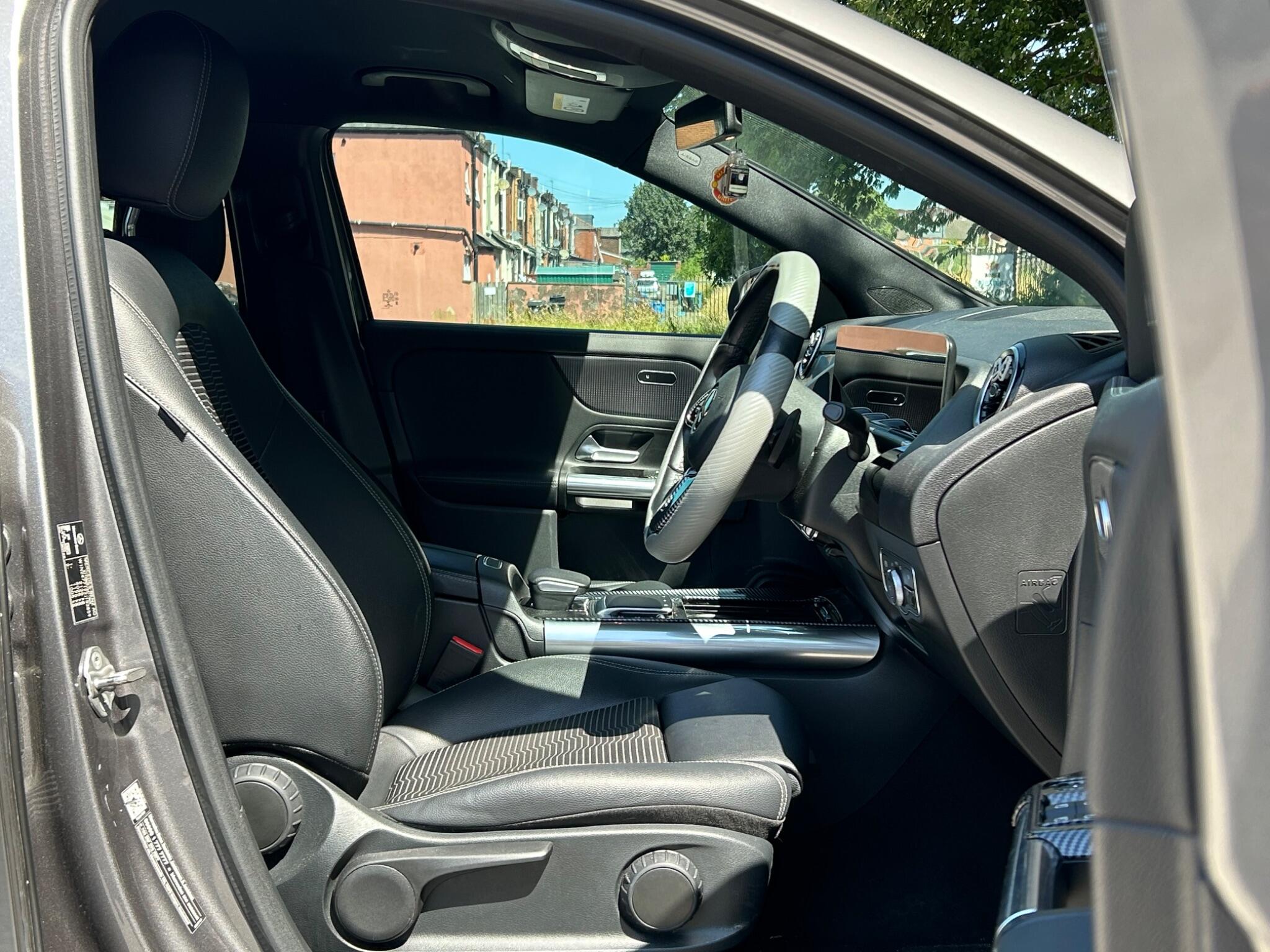 Mercedes-Benz Gla view 60