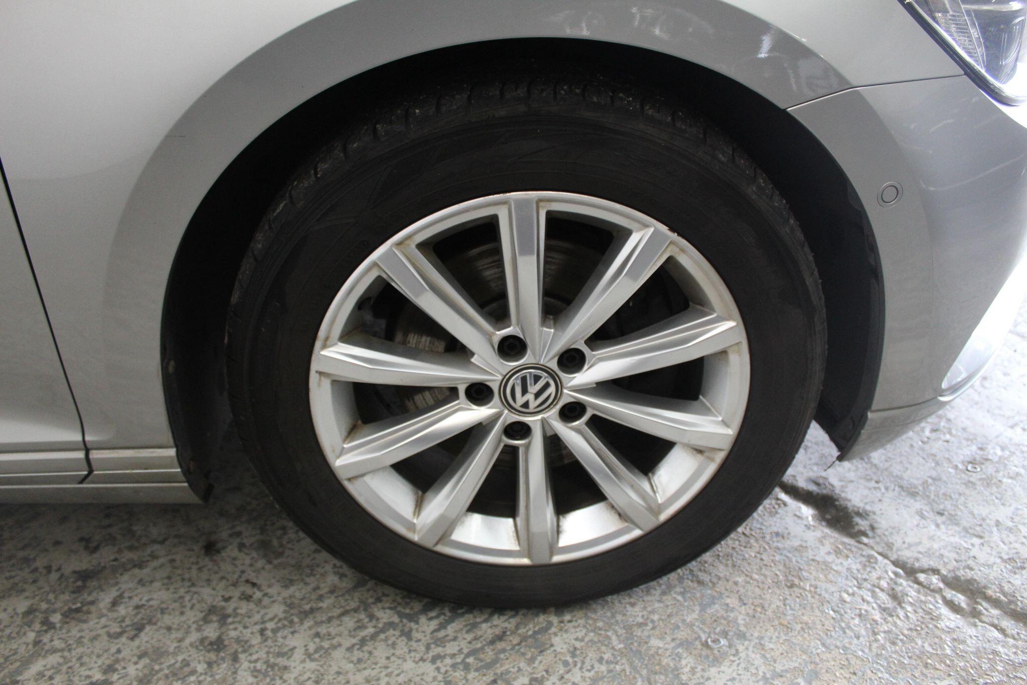 Volkswagen Passat view 53