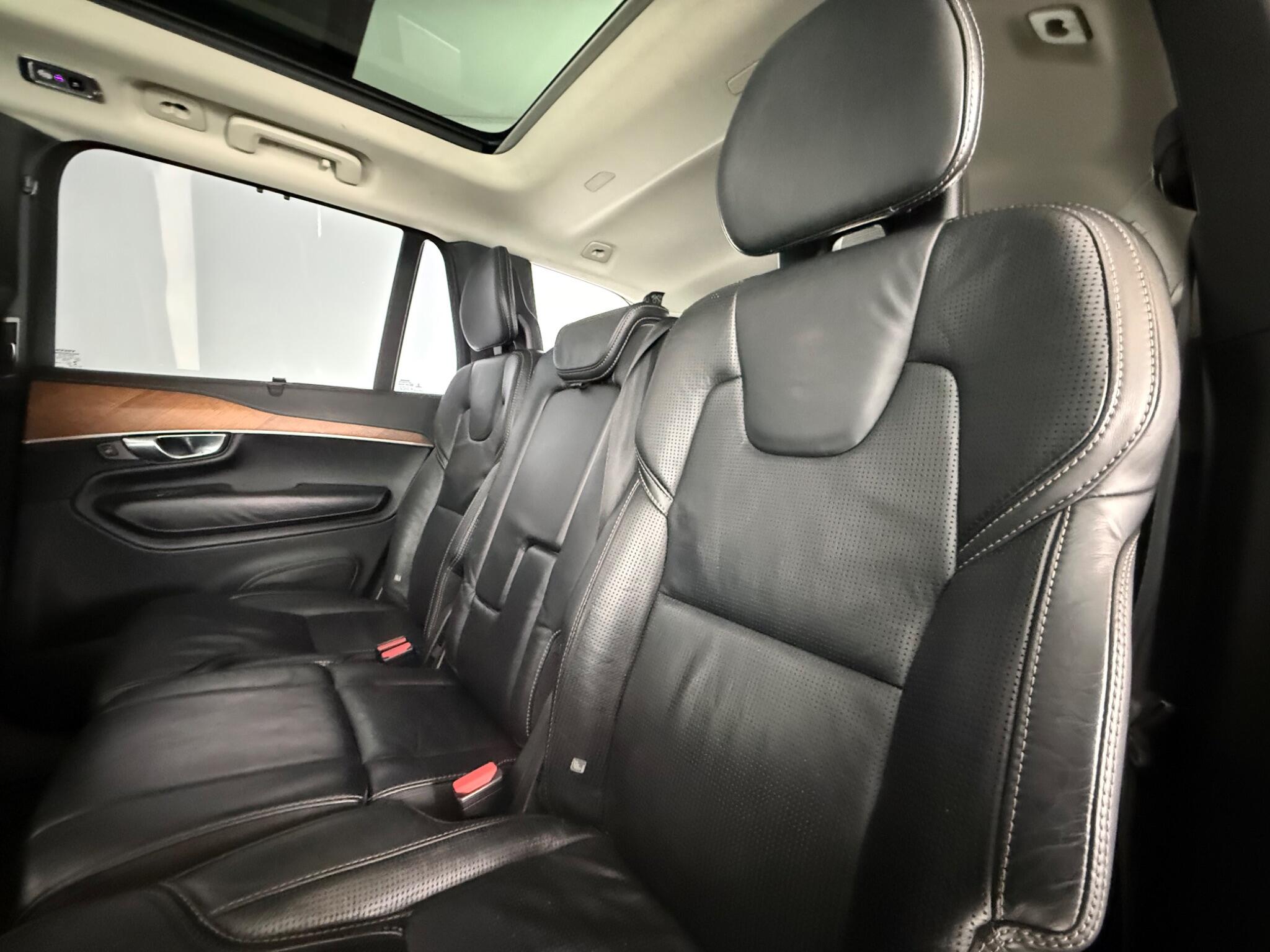 Volvo XC90 view 31