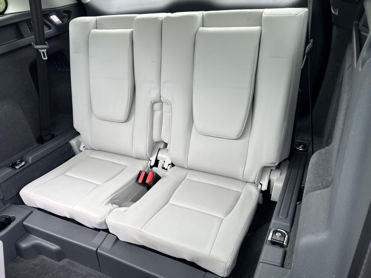 Land Rover Discovery Sport view 35