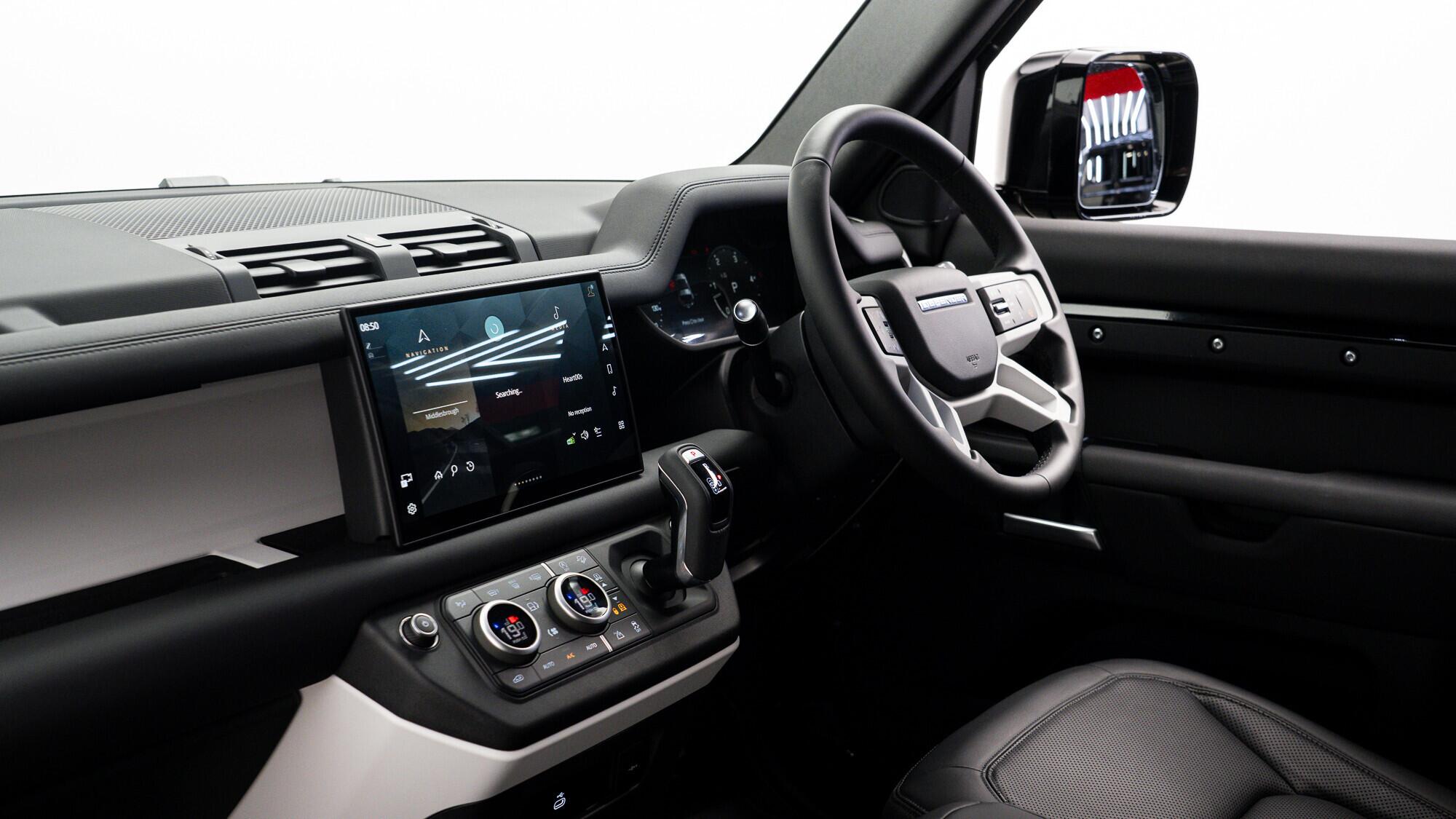 Land Rover Defender 90 view 24
