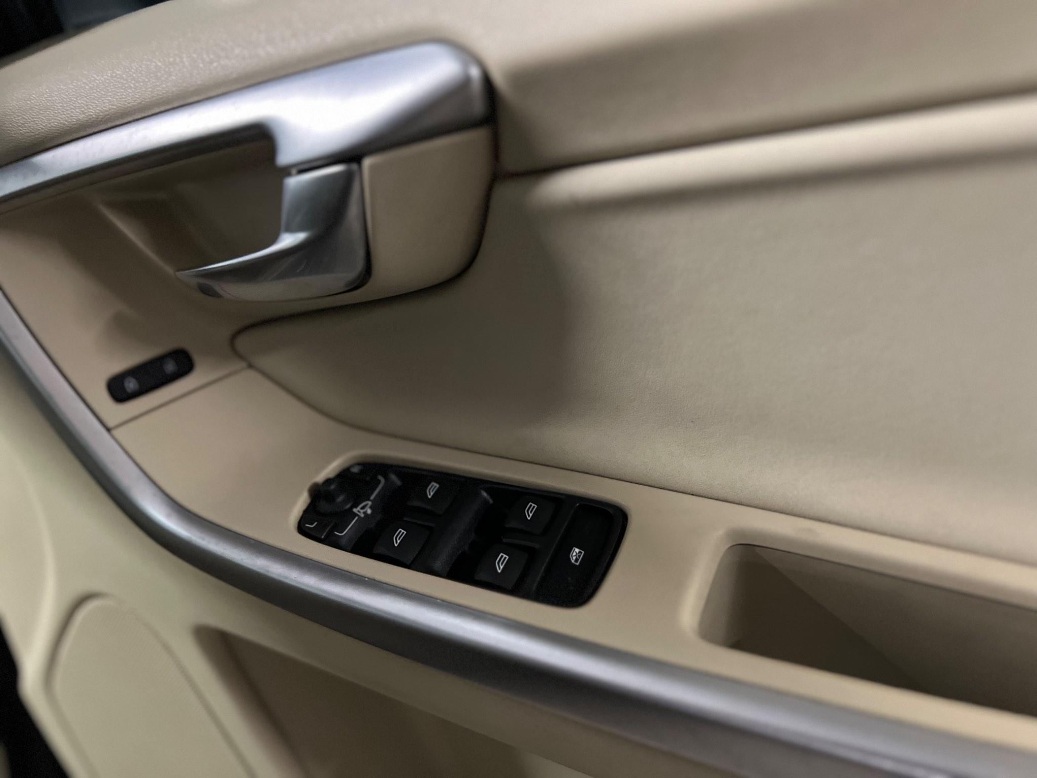 Volvo XC60 view 28