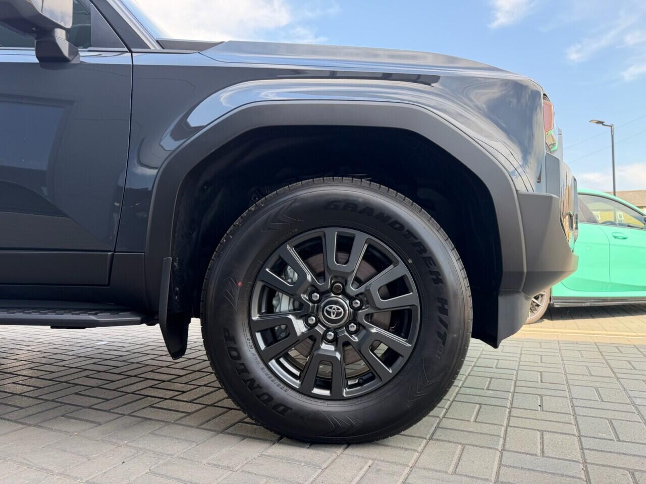 Toyota Land Cruiser view 8