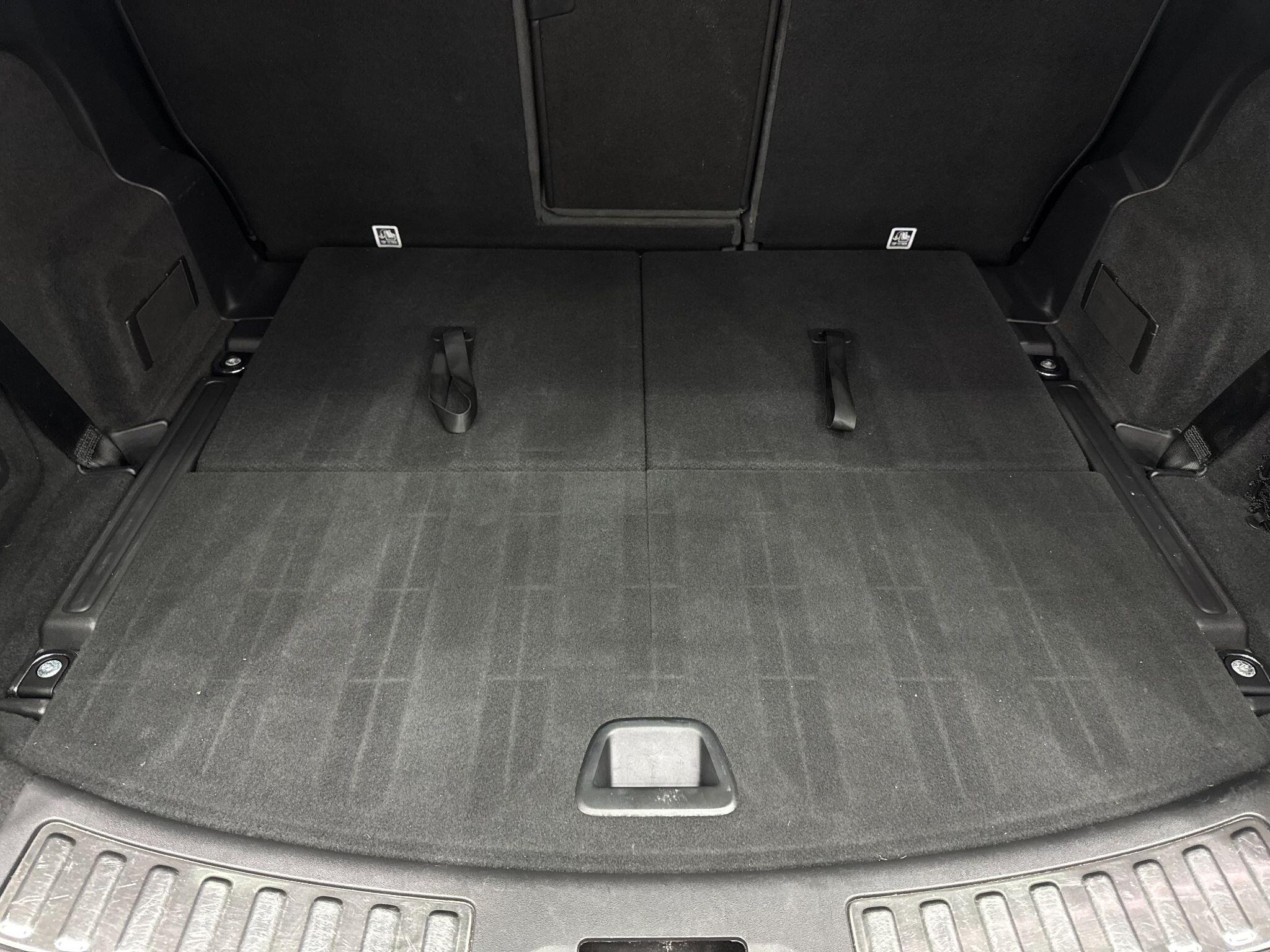 Land Rover Discovery Sport view 58
