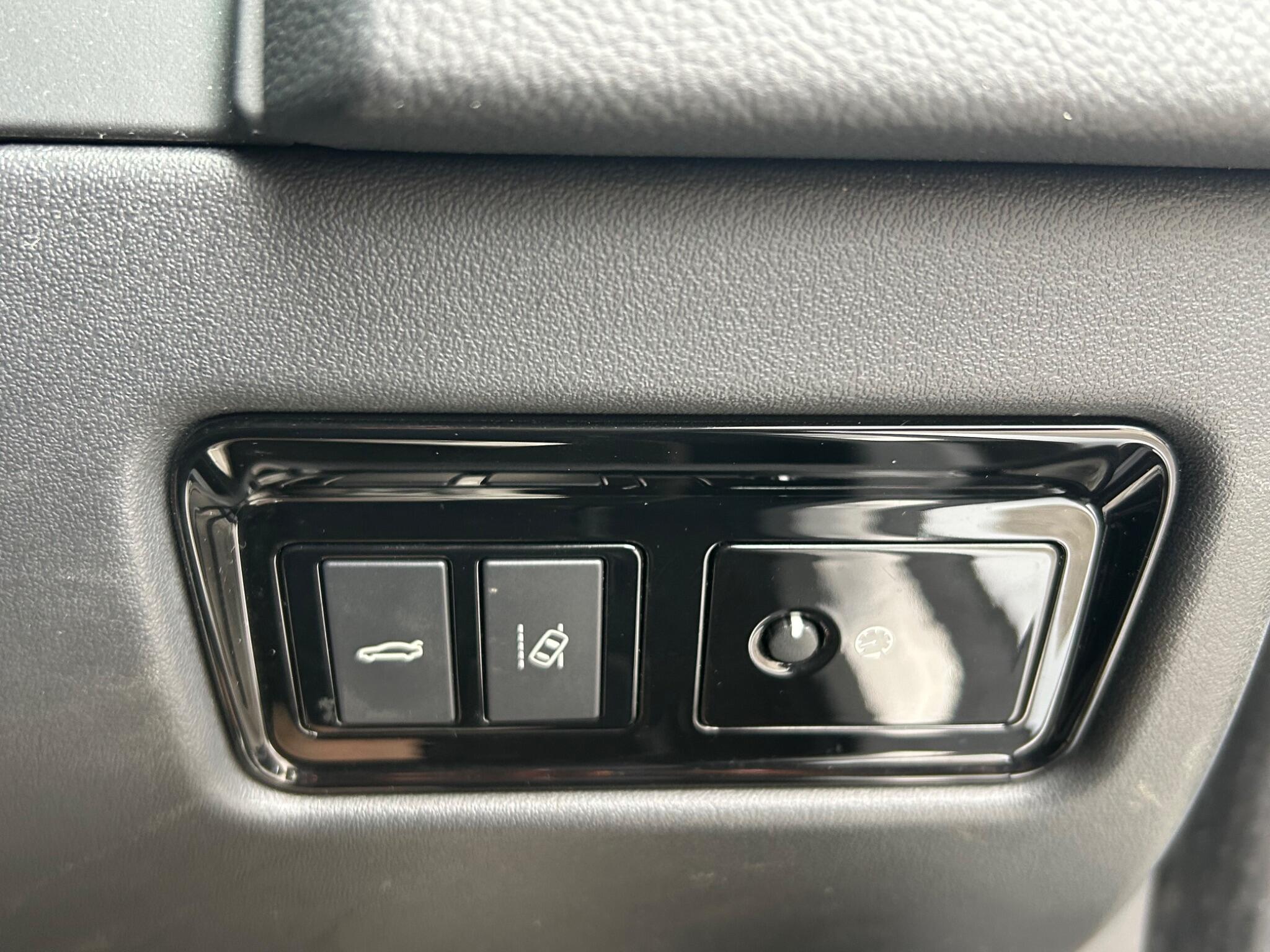 Jaguar XF view 27