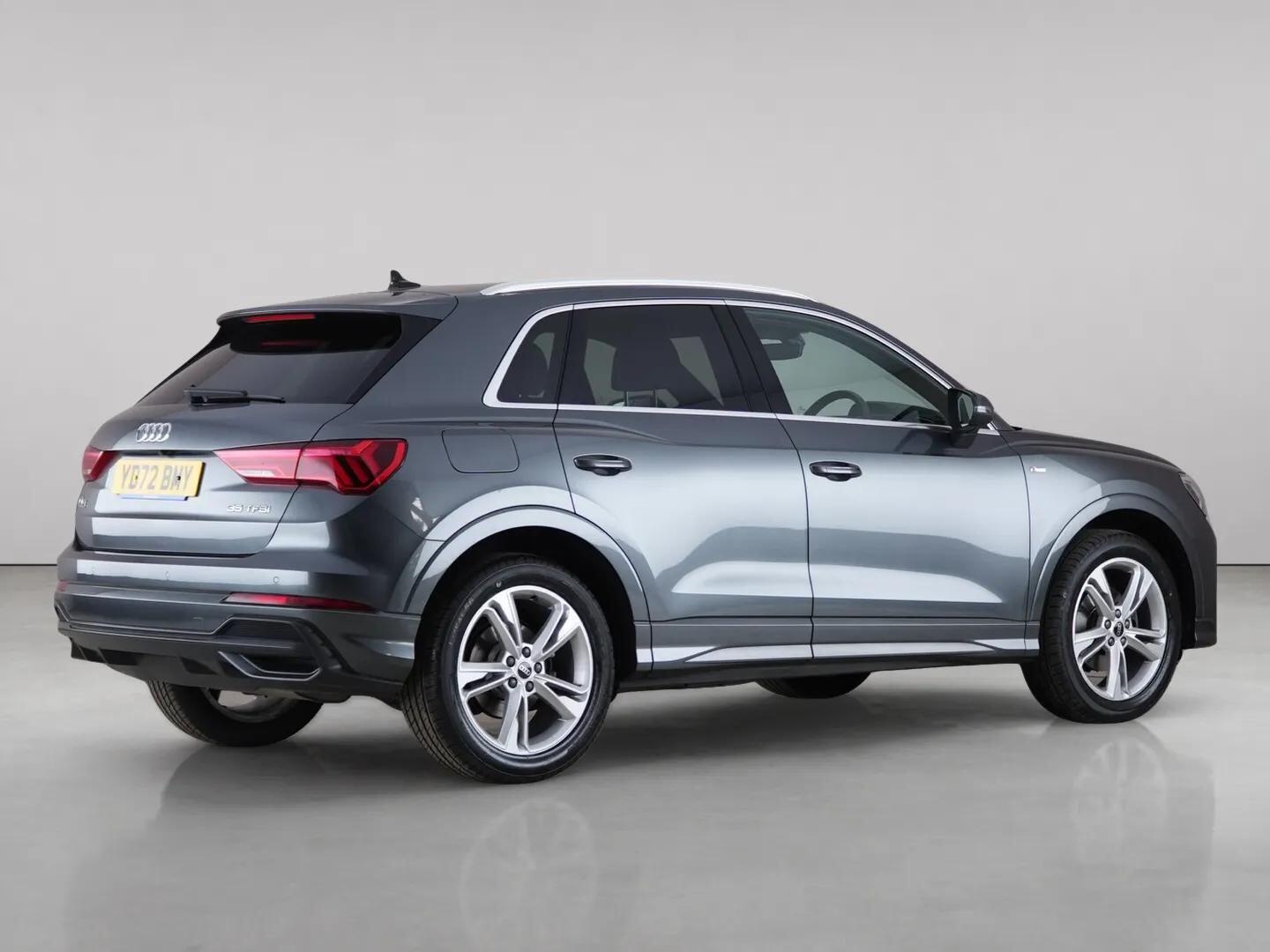 Audi Q3 view 11