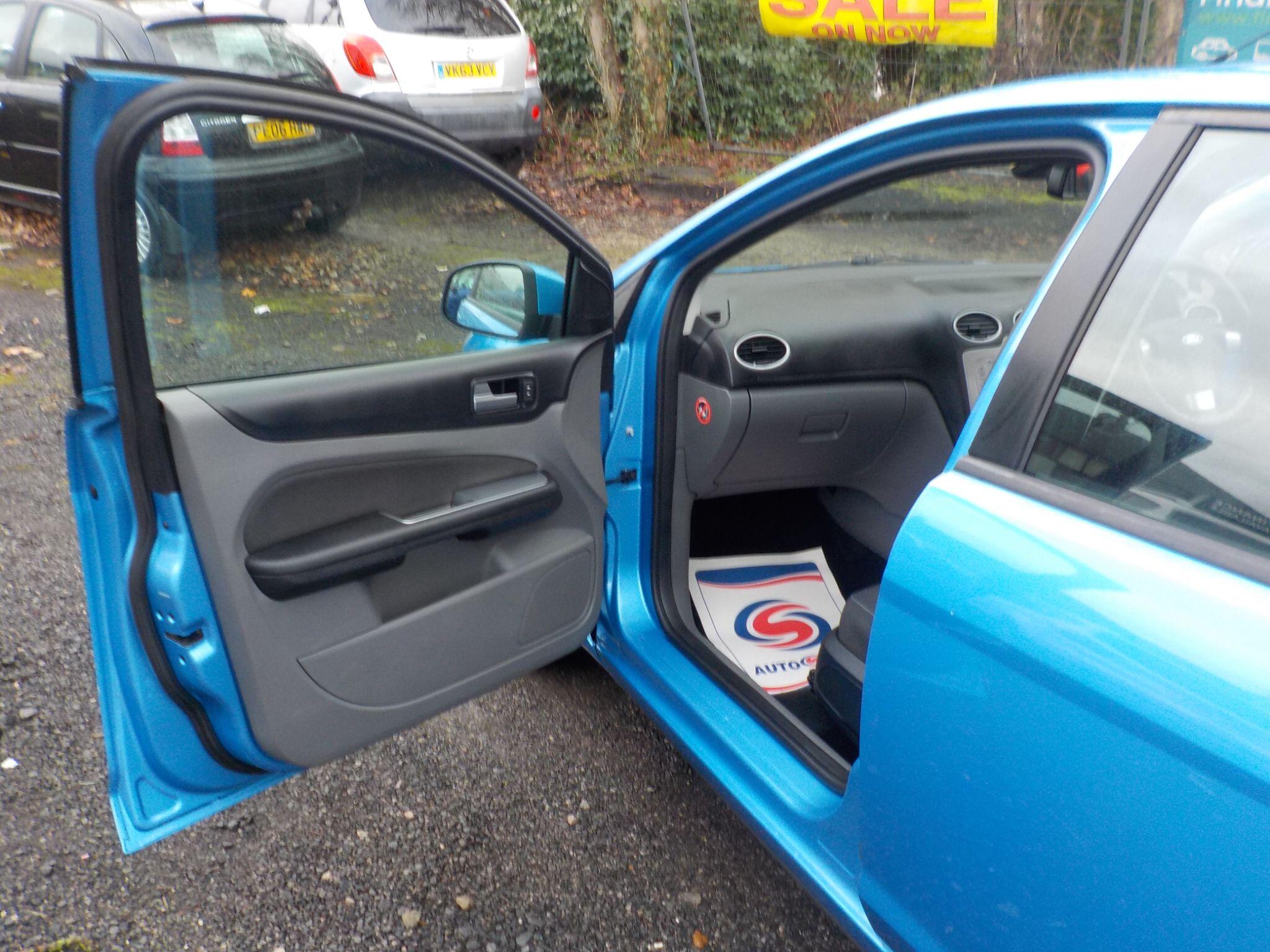 Ford Focus 1.6 Sport Auto 5dr