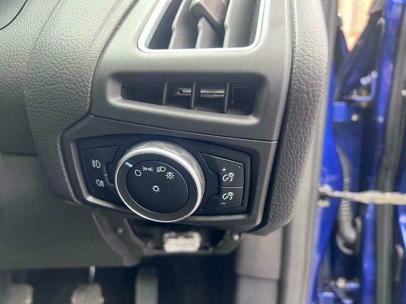 2014 Ford Focus image 24
