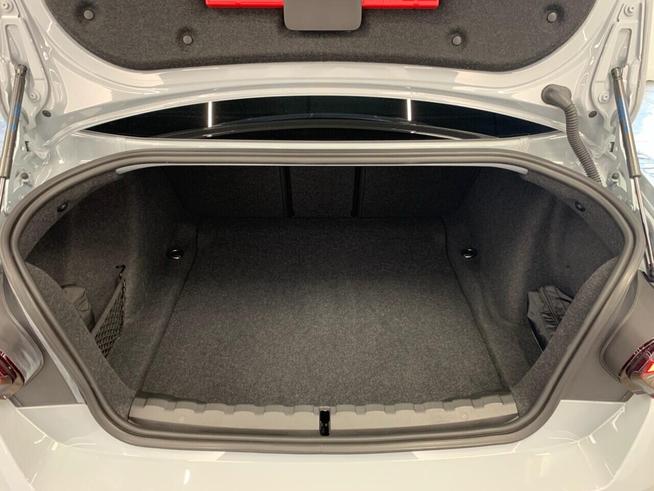 BMW 2 Series view 24
