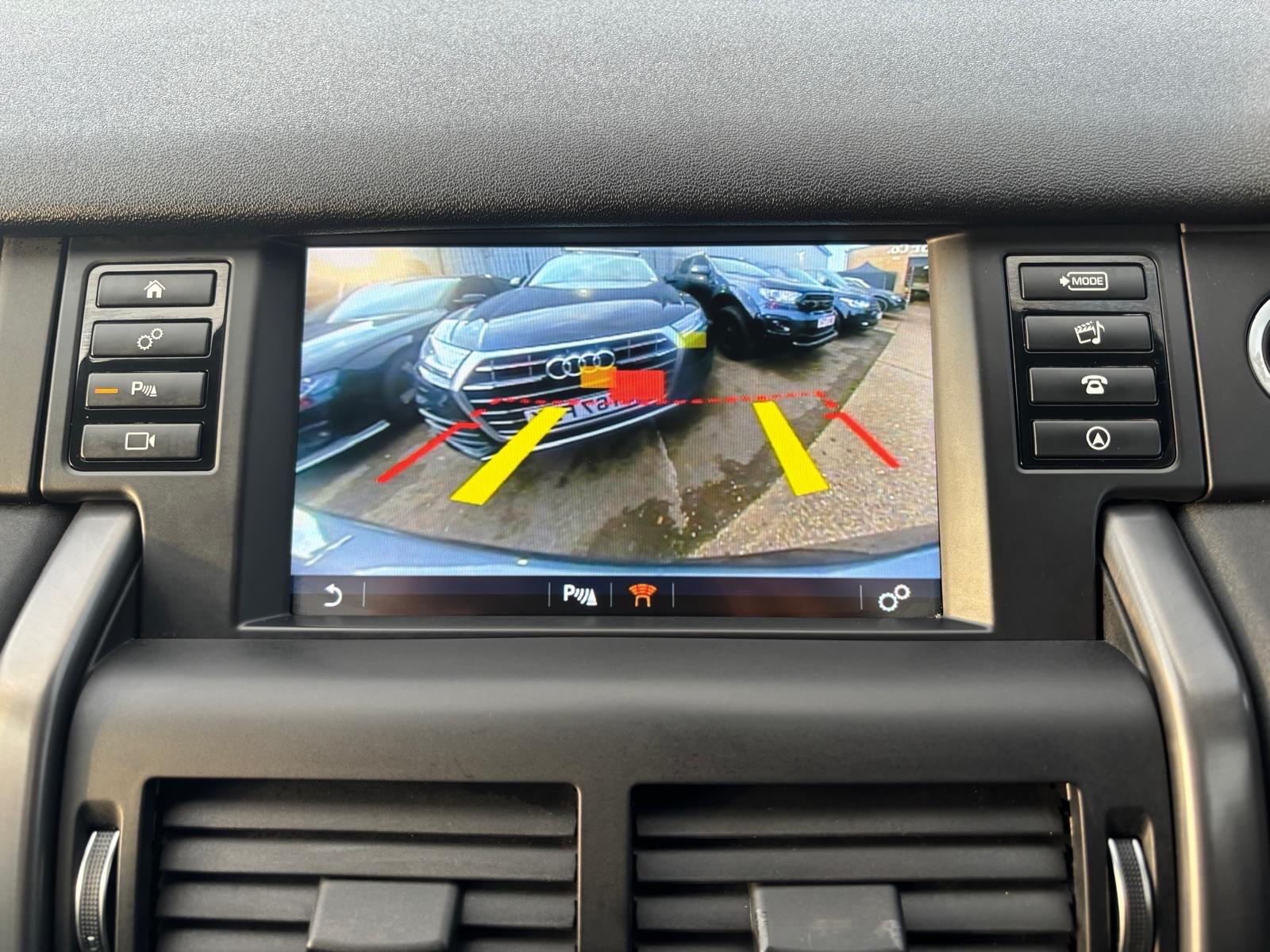 Land Rover Discovery Sport view 27