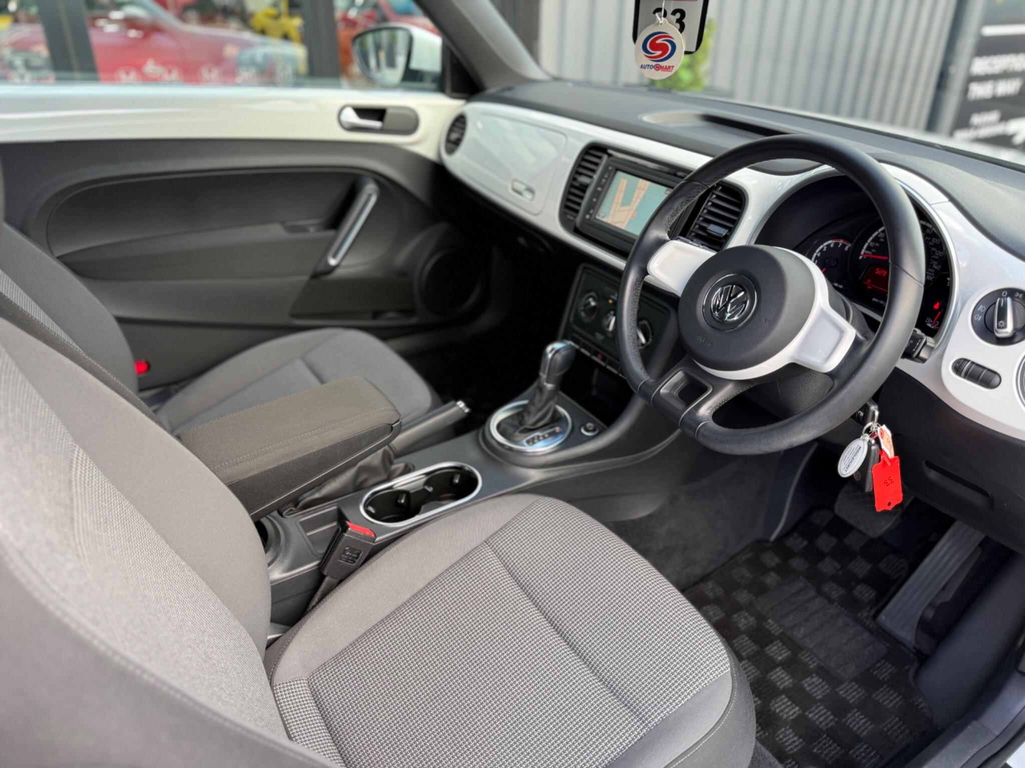 Volkswagen Beetle view 13