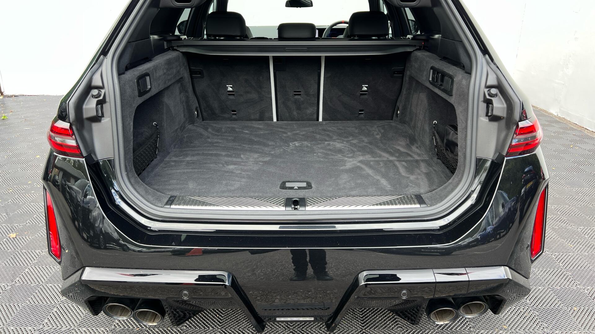 BMW M5 view 13