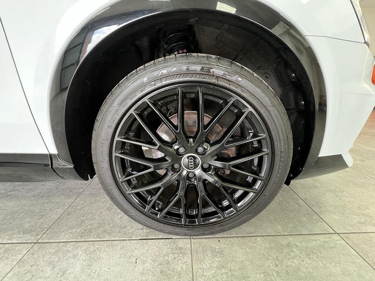 Audi Q3 view 22