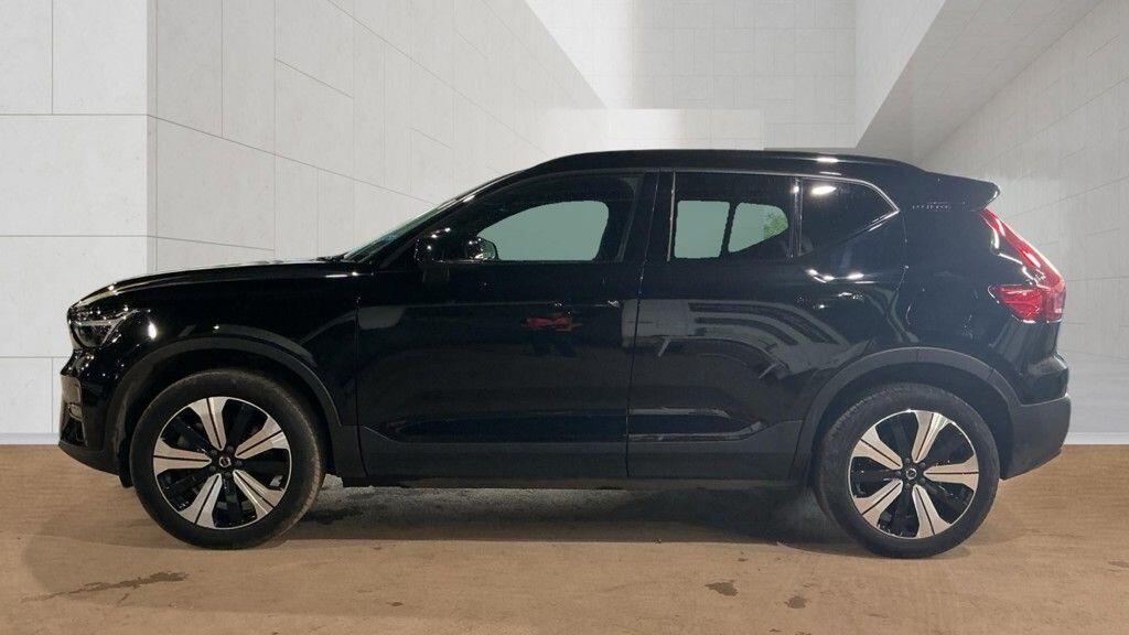 Volvo XC40 view 3