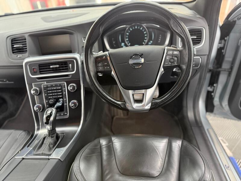 2014 Volvo V60 3.0 T6 R-Design Lux Nav Estate 5dr Petrol Geartronic AWD Euro 5 (304 ps) • 36,500 miles image 15