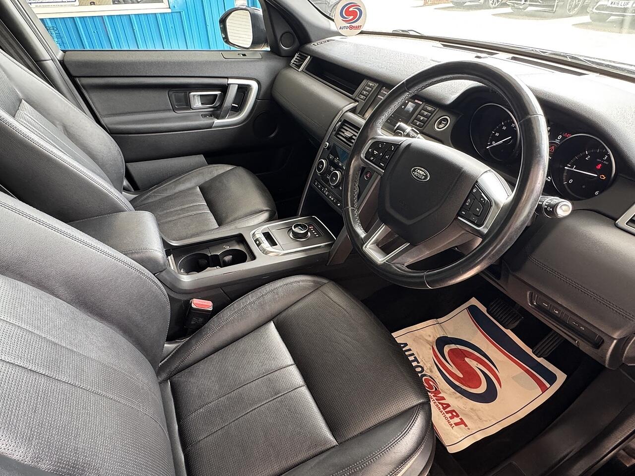 Land Rover Discovery Sport view 12