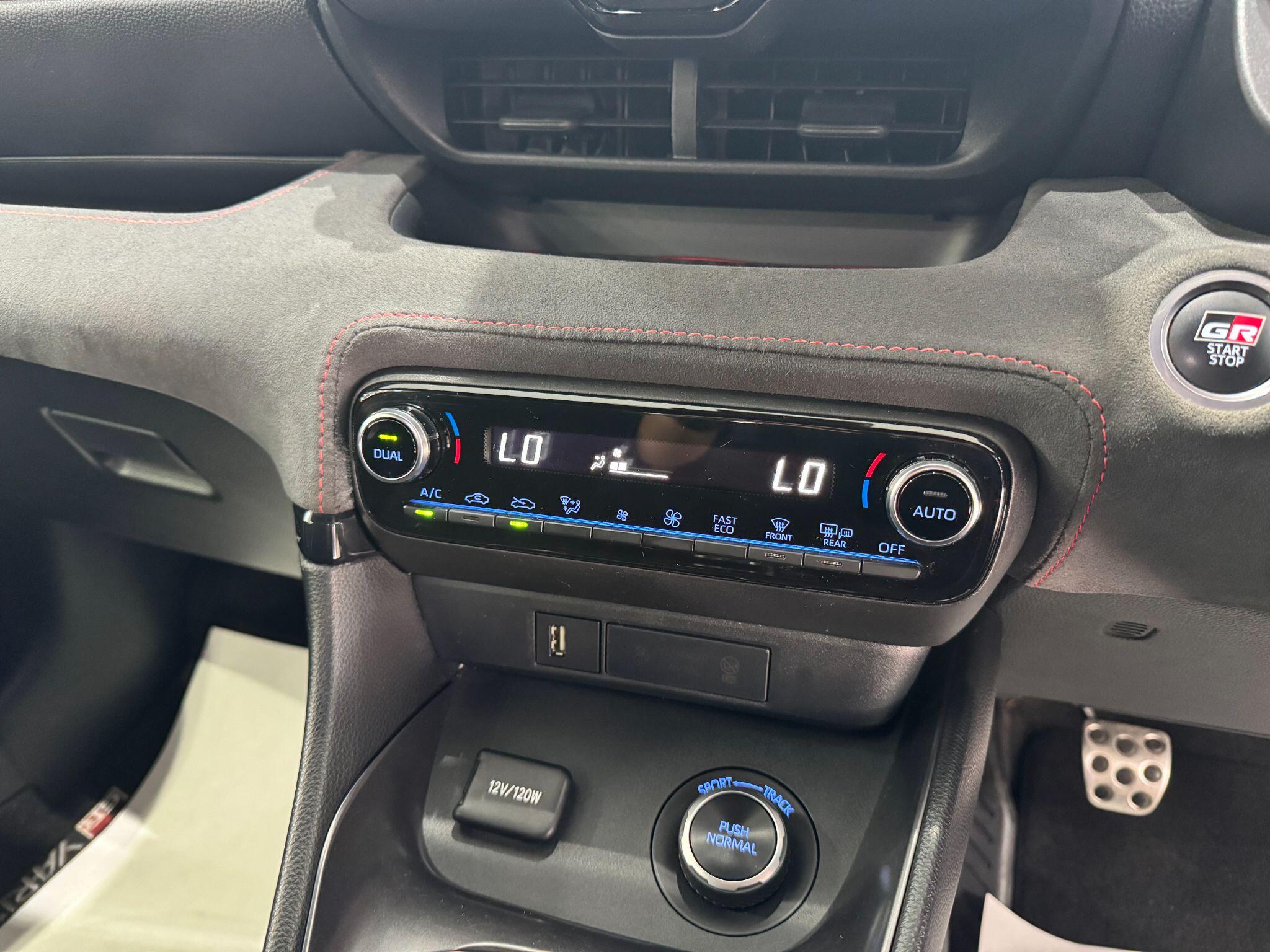 Toyota Yaris view 34