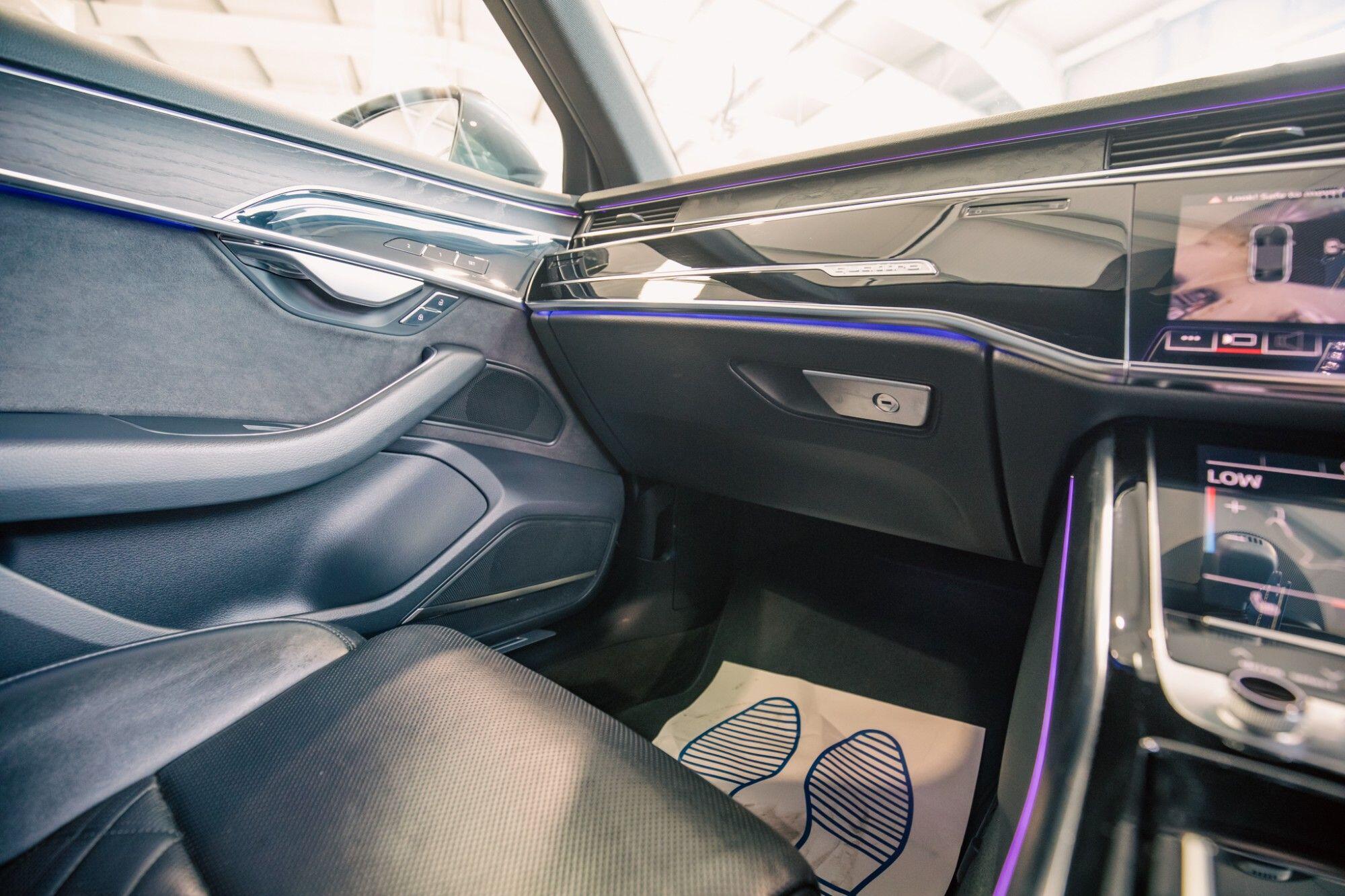 Audi A8 view 25