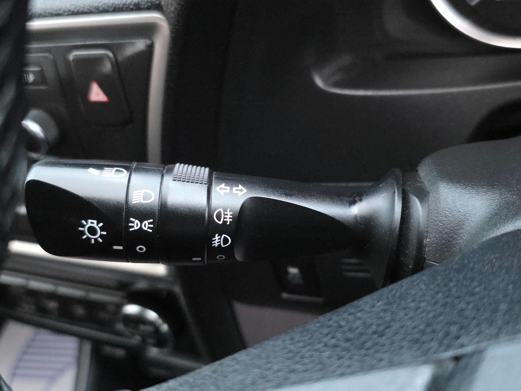 2013 Toyota Auris image 27