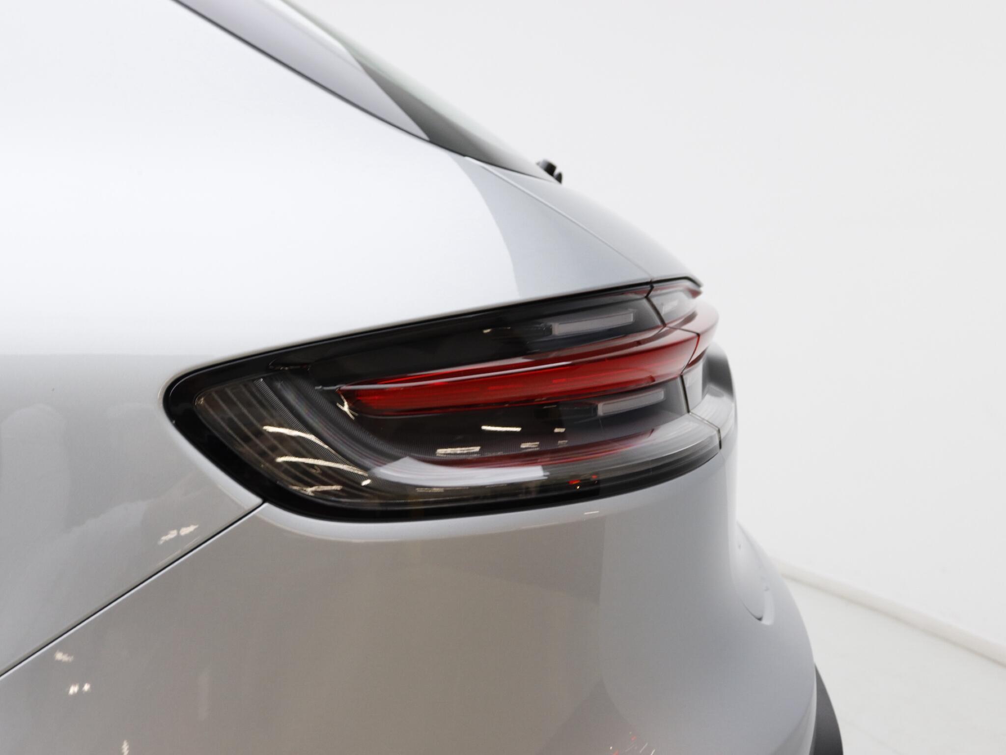 Porsche Macan view 25